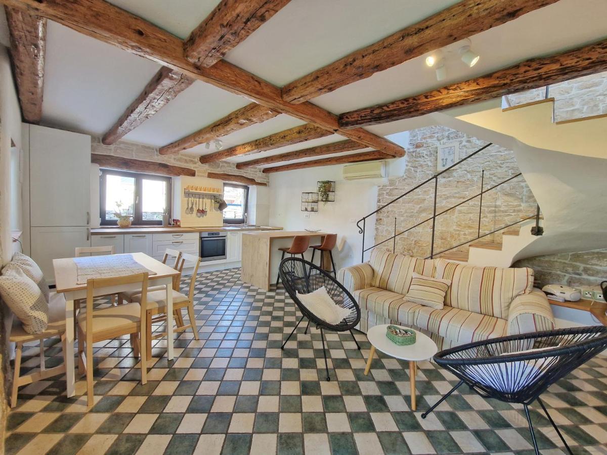 Villa Lucija ロヴィンスコ・セロ エクステリア 写真
