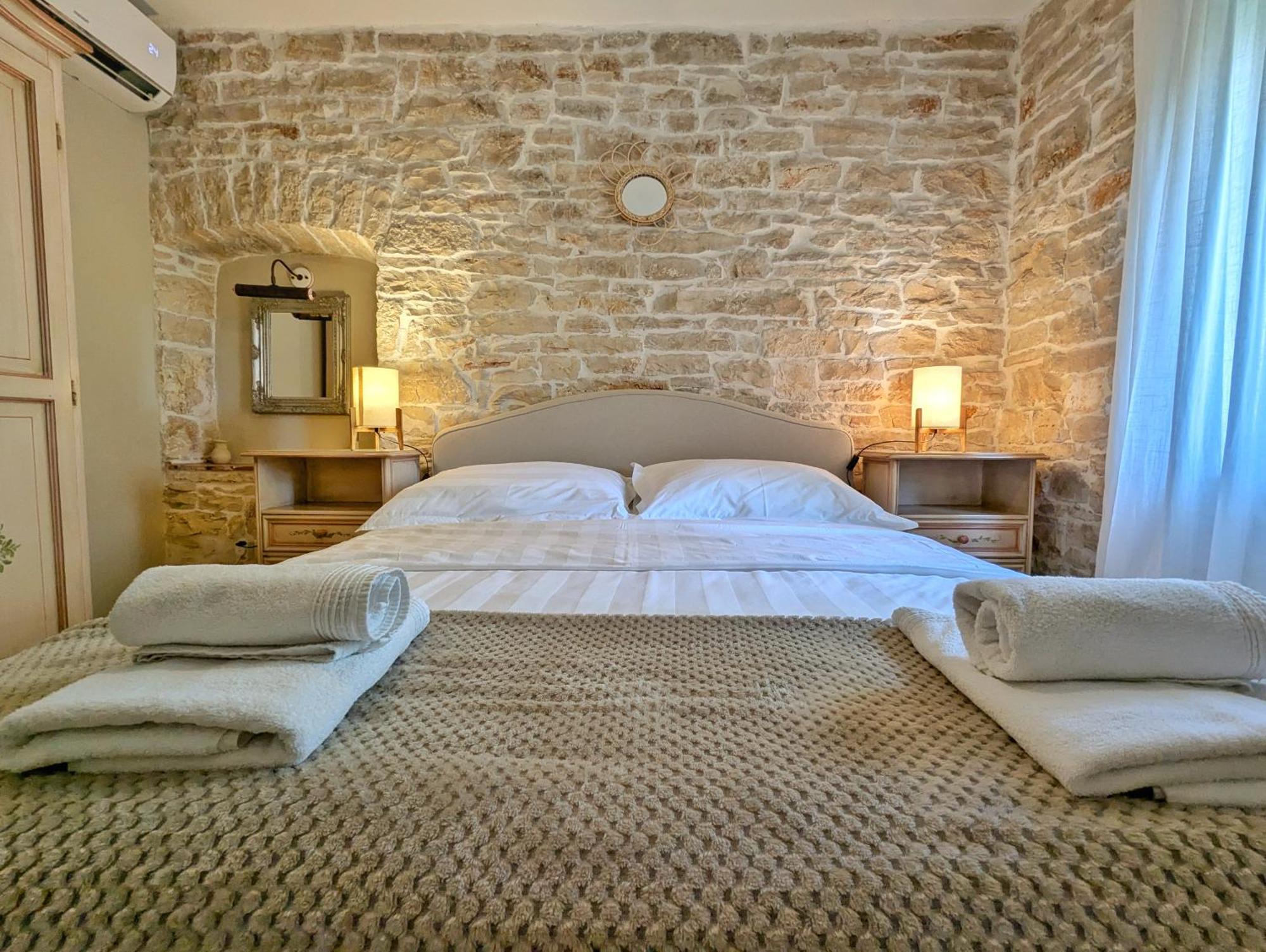 Villa Lucija ロヴィンスコ・セロ エクステリア 写真